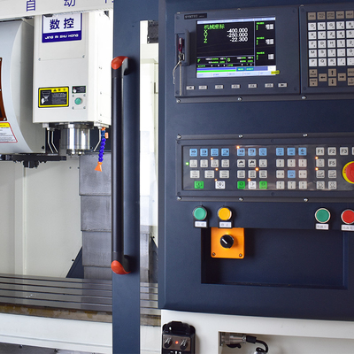 CNC de la alta precisión que trabaja a máquina viaje vertical del centro 900m m X AXIS